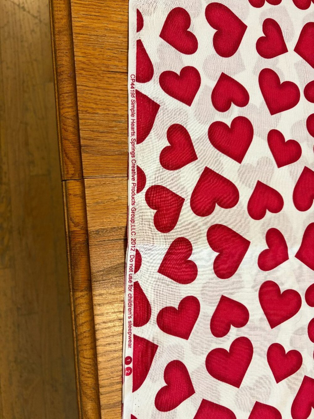 Springs Creative Products Group "Simple Hearts" Cotton Fabric. White and Red.